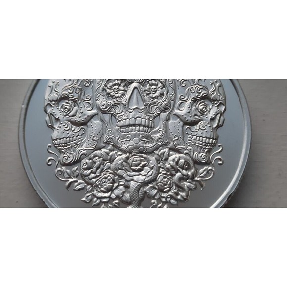 Art Round Sugar Skull Day Of Dead In coin capsule. 1 oz 999 SILVER - Picture 3 of 8